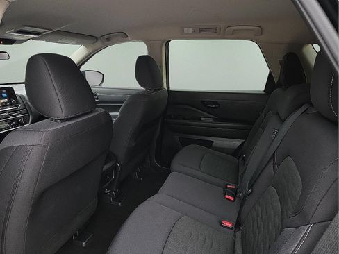 Used 2025 Nissan Pathfinder S FWD image 9