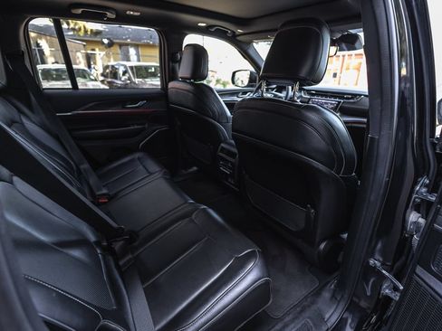Used 2024 Jeep Grand Cherokee Overland AWD/4WD image 30