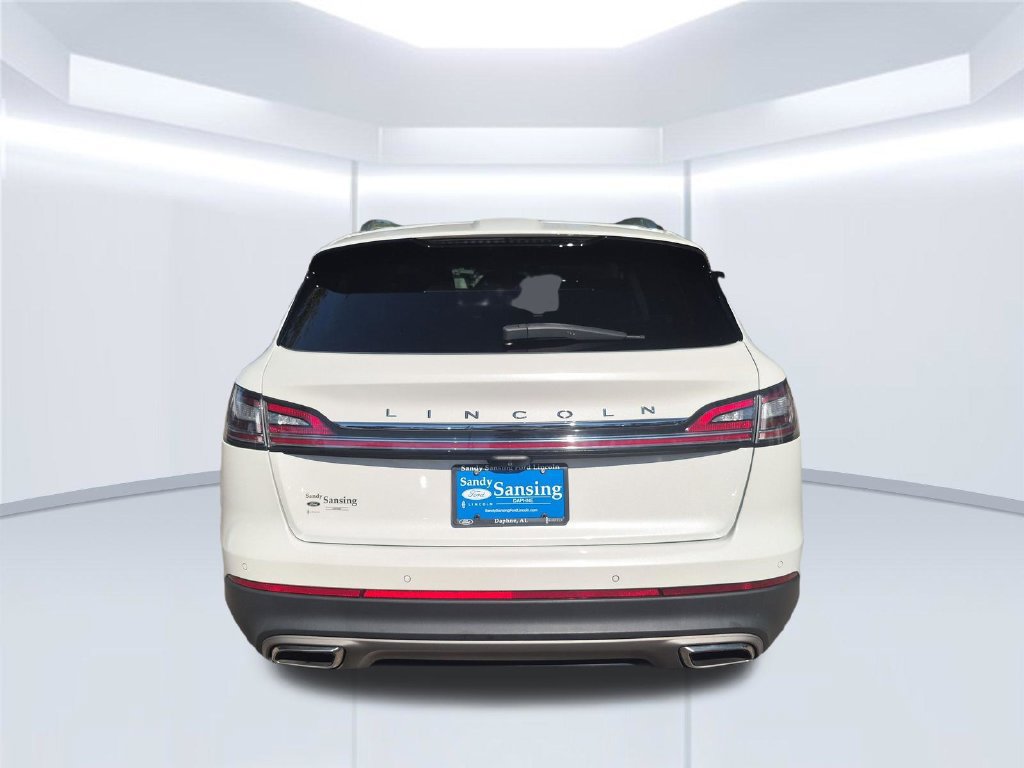 Used 2022 Lincoln Nautilus FWD w/ Premium Package image 6