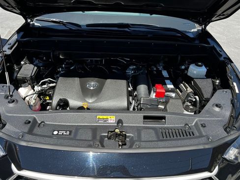 Used 2022 Toyota Highlander XLE AWD/4WD image 49