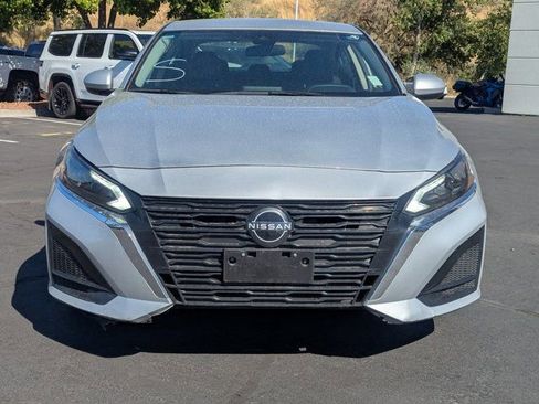 Used 2023 Nissan Altima 2.5 SV image 9