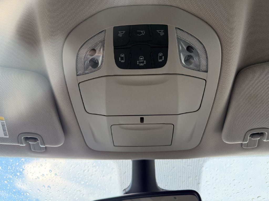 Used 2023 Chrysler Pacifica Touring-L FWD image 32