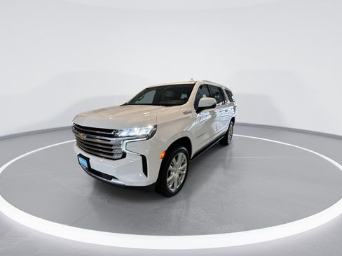 Used 2023 Chevrolet Suburban High Country image 4