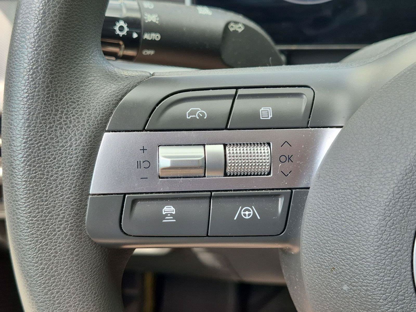 Used 2025 Hyundai Sonata SE FWD image 29