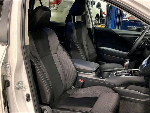 Used 2023 Subaru Outback Premium image 7