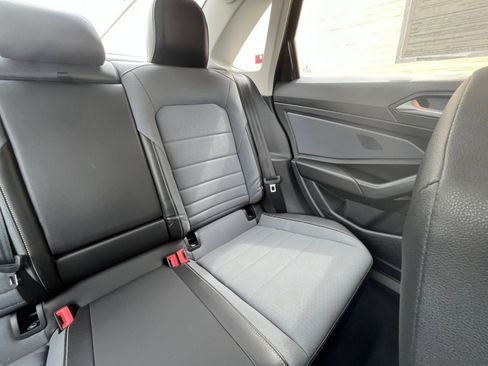 Used 2025 Volkswagen Jetta SE image 37