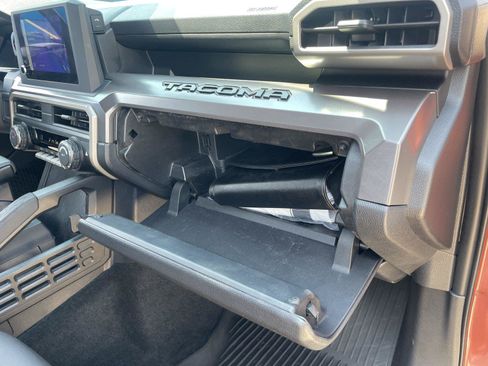 Used 2025 Toyota Tacoma TRD Off-Road AWD/4WD image 31