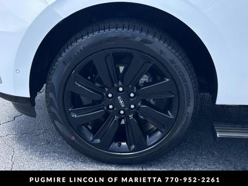 Used 2023 Lincoln Navigator L Black Label AWD/4WD image 11