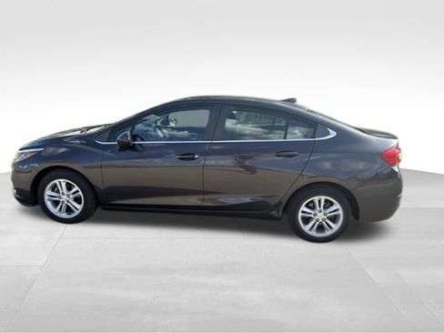 Used 2017 Chevrolet Cruze LT FWD image 7