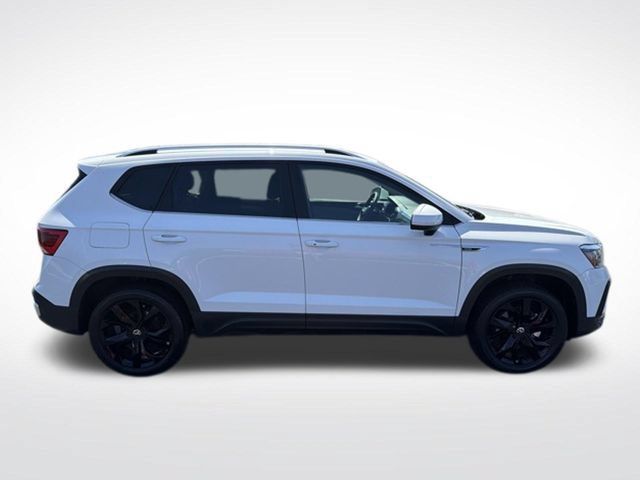 Used 2023 Volkswagen Taos SE w/ Black Wheel Package FWD image 7