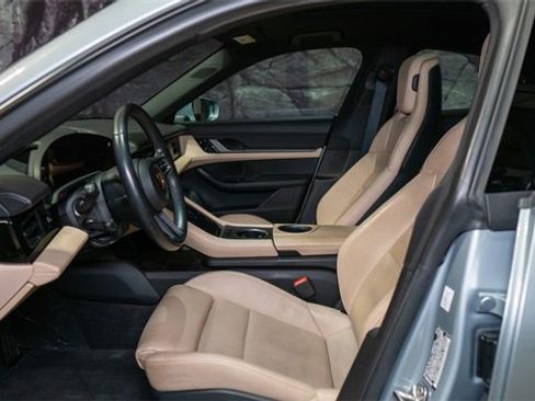 Used 2021 Porsche Taycan image 3