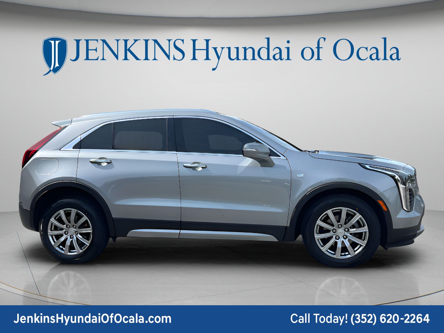 Used 2023 Cadillac XT4 Premium Luxury AWD/4WD image 2