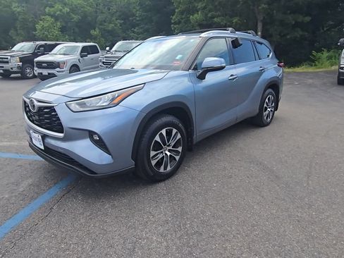 Used 2020 Toyota Highlander XLE AWD/4WD image 15