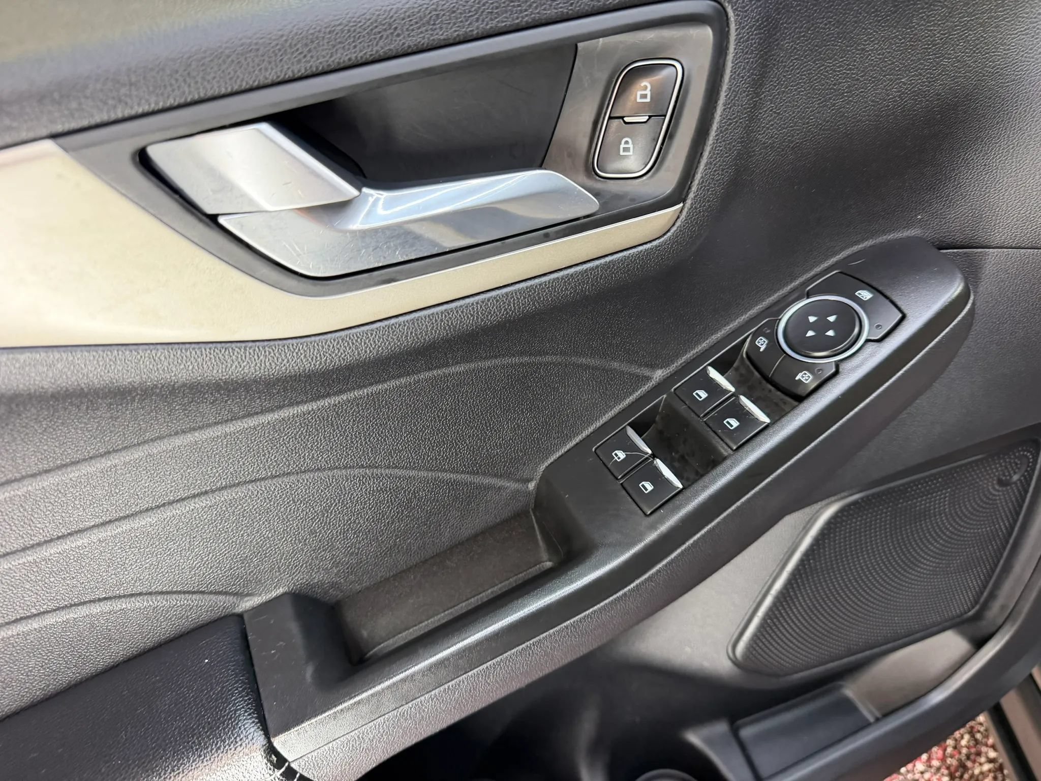 Used 2022 Ford Escape SEL FWD image 11