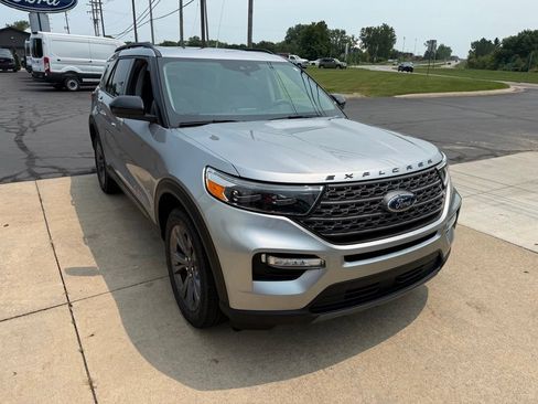Certified 2024 Ford Explorer XLT w/ Equipment Group 202A AWD/4WD image 3