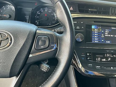 Used 2013 Toyota Avalon XLE FWD image 19