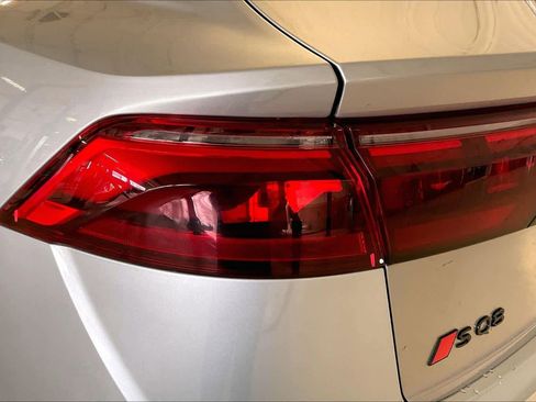 Used 2024 Audi SQ8 Prestige w/ Prestige Package image 25