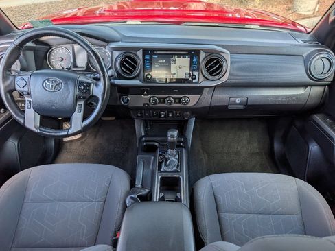 Used 2019 Toyota Tacoma TRD Sport w/ Technology Package RWD image 4
