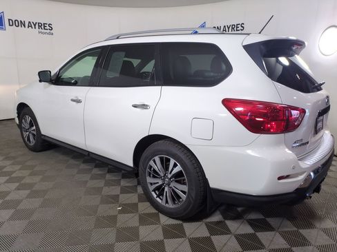Used 2017 Nissan Pathfinder SL AWD/4WD image 3