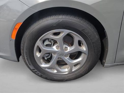 Used 2022 Chrysler Pacifica Limited image 26