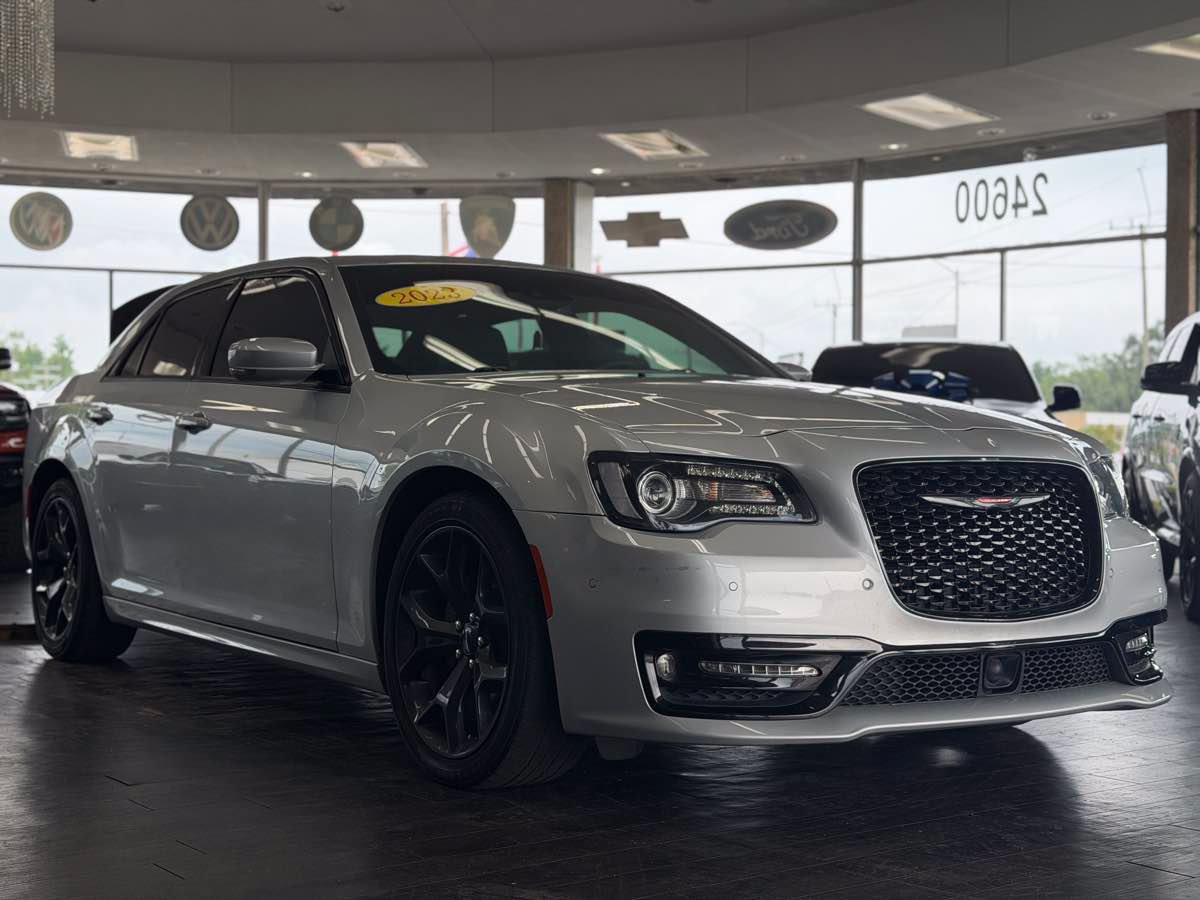 Used 2023 Chrysler 300 S w/ Comfort Group RWD image 1