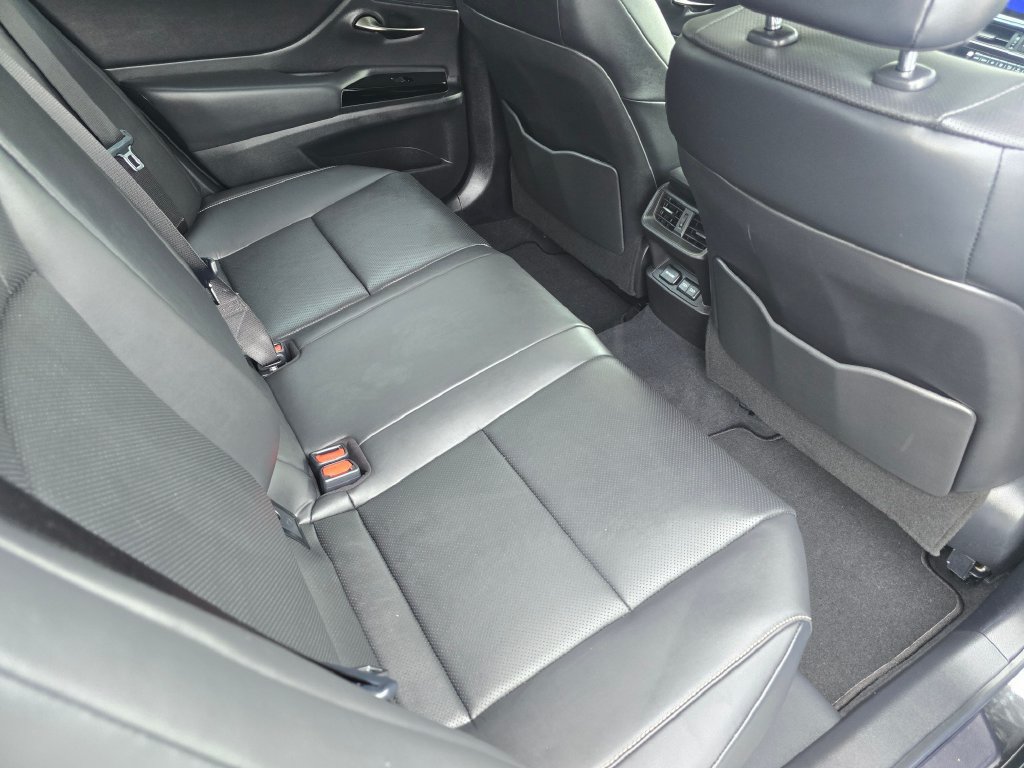 Certified 2024 Lexus ES 300h w/ Premium Package FWD image 11