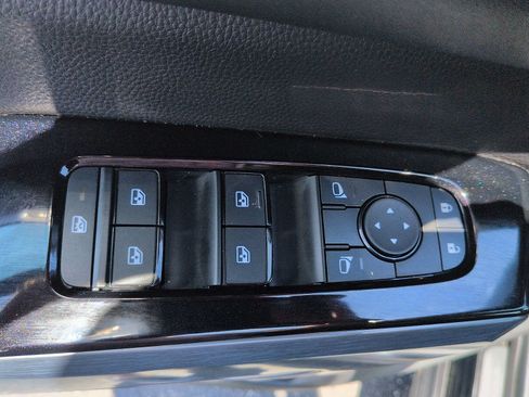 Used 2025 Nissan Pathfinder SL AWD/4WD image 13