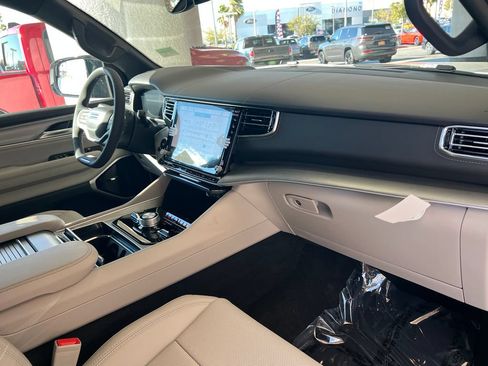 New 2026 Jeep Grand Wagoneer Limited AWD/4WD image 13