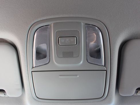 Used 2022 Kia Niro EX image 25