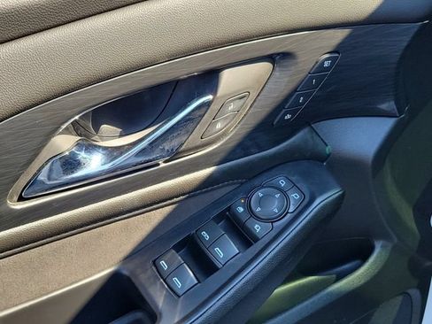 Certified 2022 Chevrolet Traverse High Country FWD image 25