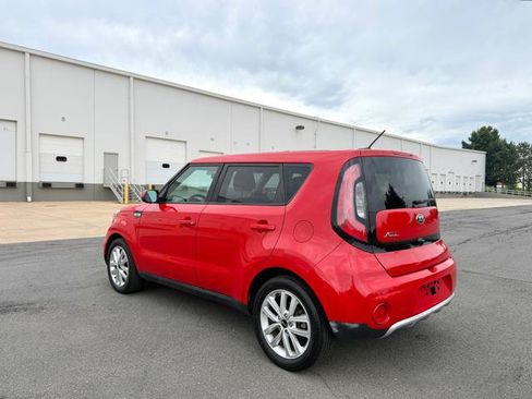 Used 2018 Kia Soul + FWD image 3