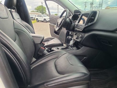 Used 2022 Jeep Cherokee Latitude Lux w/ Mopar Interior Package AWD/4WD image 18