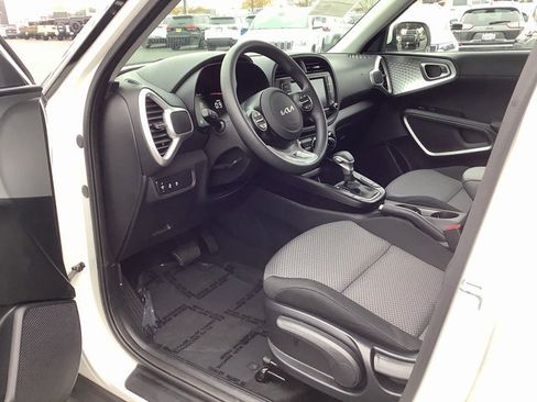 Used 2024 Kia Soul LX w/ Option Group 015 image 7