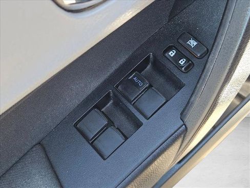 Used 2017 Toyota Corolla LE w/ Carpet Mat Package (TMS) FWD image 9