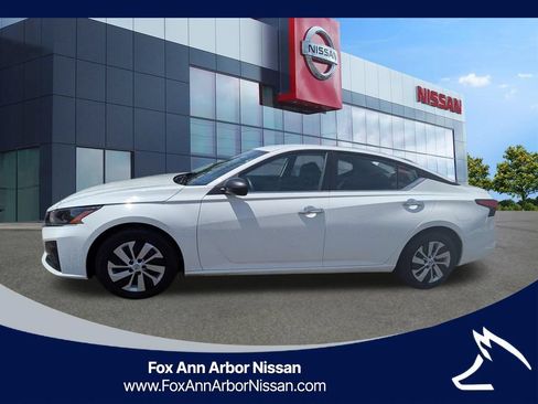 Certified 2024 Nissan Altima 2.5 S FWD image 2