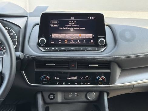 Used 2025 Nissan Rogue SV FWD image 14