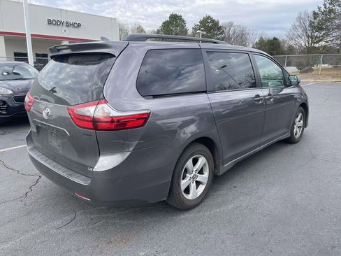 Used 2020 Toyota Sienna LE image 10