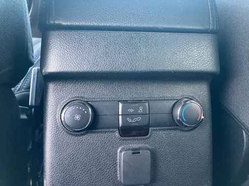 Used 2017 Ford Explorer XLT FWD image 28