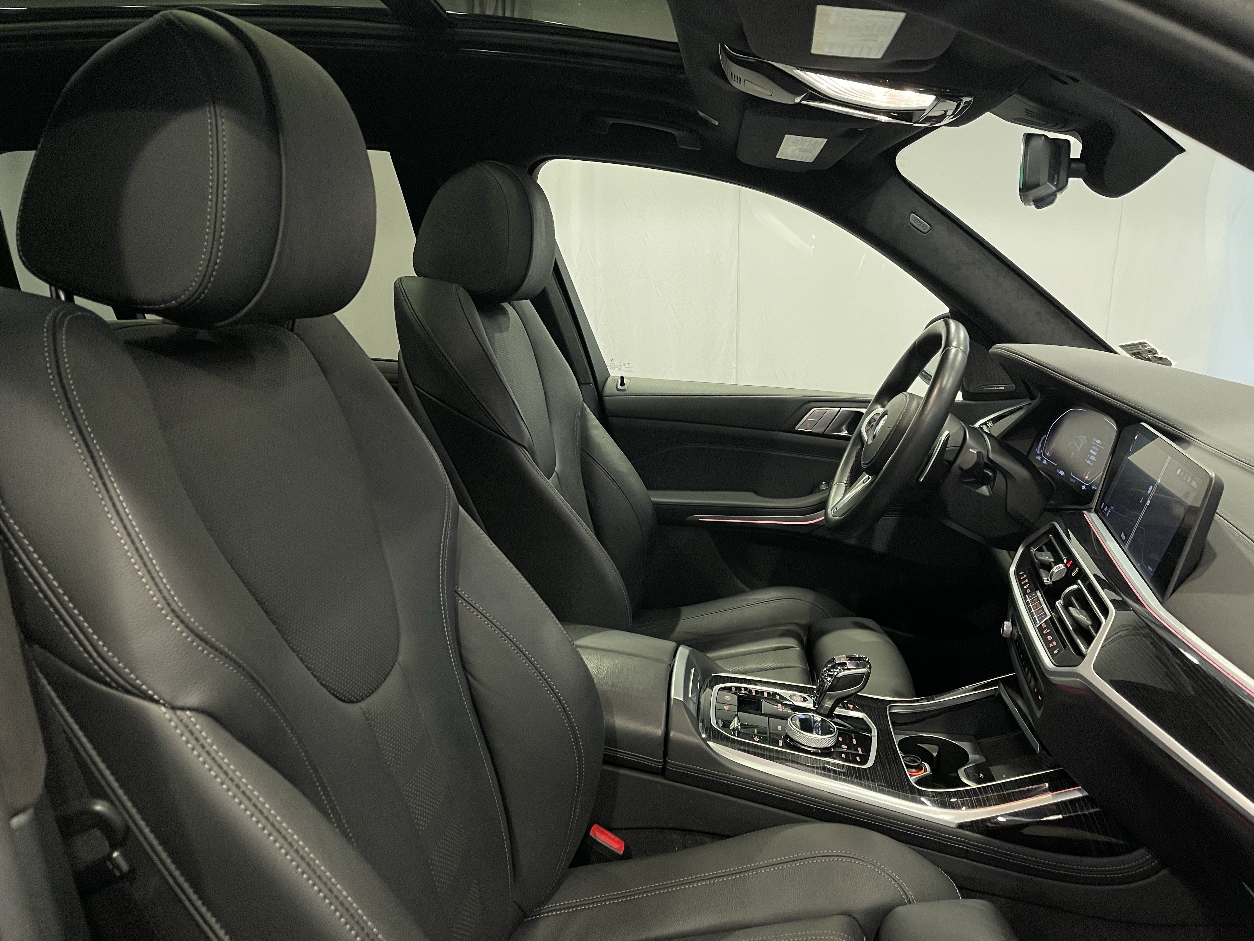 Used 2022 BMW X7 xDrive40i w/ M Sport Package AWD/4WD image 15