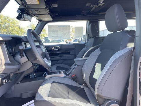 New 2025 Ford Bronco Base image 36