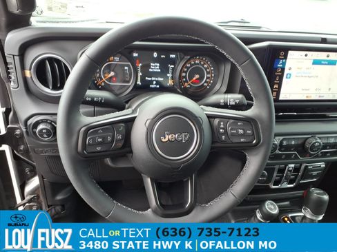 Used 2025 Jeep Gladiator Sport w/ Premium Package AWD/4WD image 7