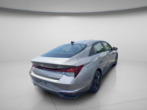 Used 2023 Hyundai Elantra SEL w/ Cargo Package FWD image 4