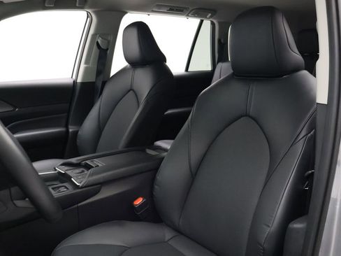 Certified 2025 Toyota Grand Highlander AWD image 13