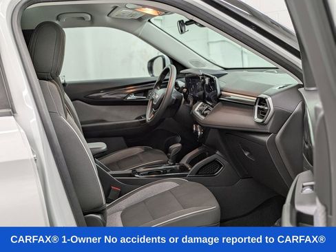 Used 2025 Chevrolet TrailBlazer LT AWD/4WD image 19