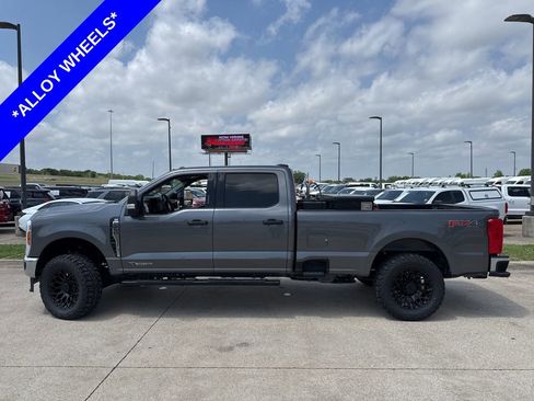 Used 2024 Ford F250 XLT image 3