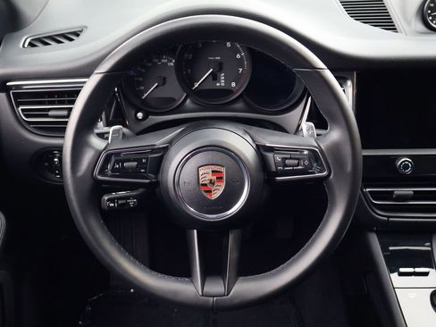 Certified 2025 Porsche Macan image 15
