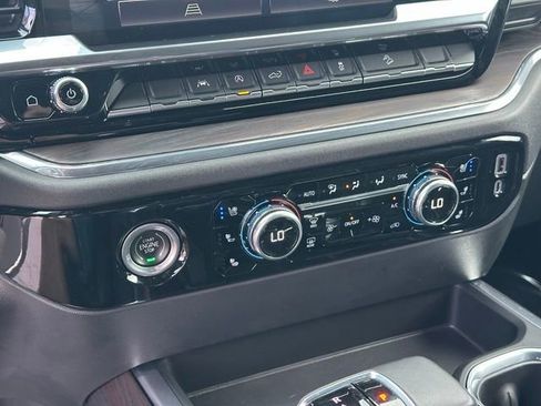 Used 2022 GMC Sierra 1500 SLT w/ SLT Convenience Package AWD/4WD image 24