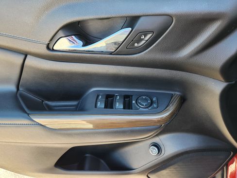 Used 2021 GMC Acadia SLE w/ Driver Convenience Package FWD image 17