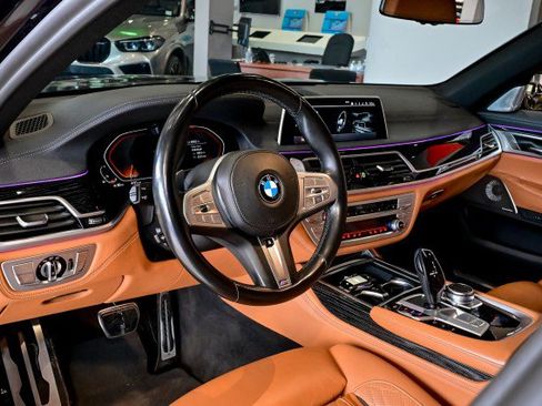 Used 2022 BMW 750i xDrive w/ Luxury Rear Seating Package AWD/4WD image 13