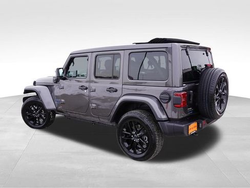 Used 2025 Jeep Wrangler Unlimited Sahara w/ Safety Group AWD/4WD image 9